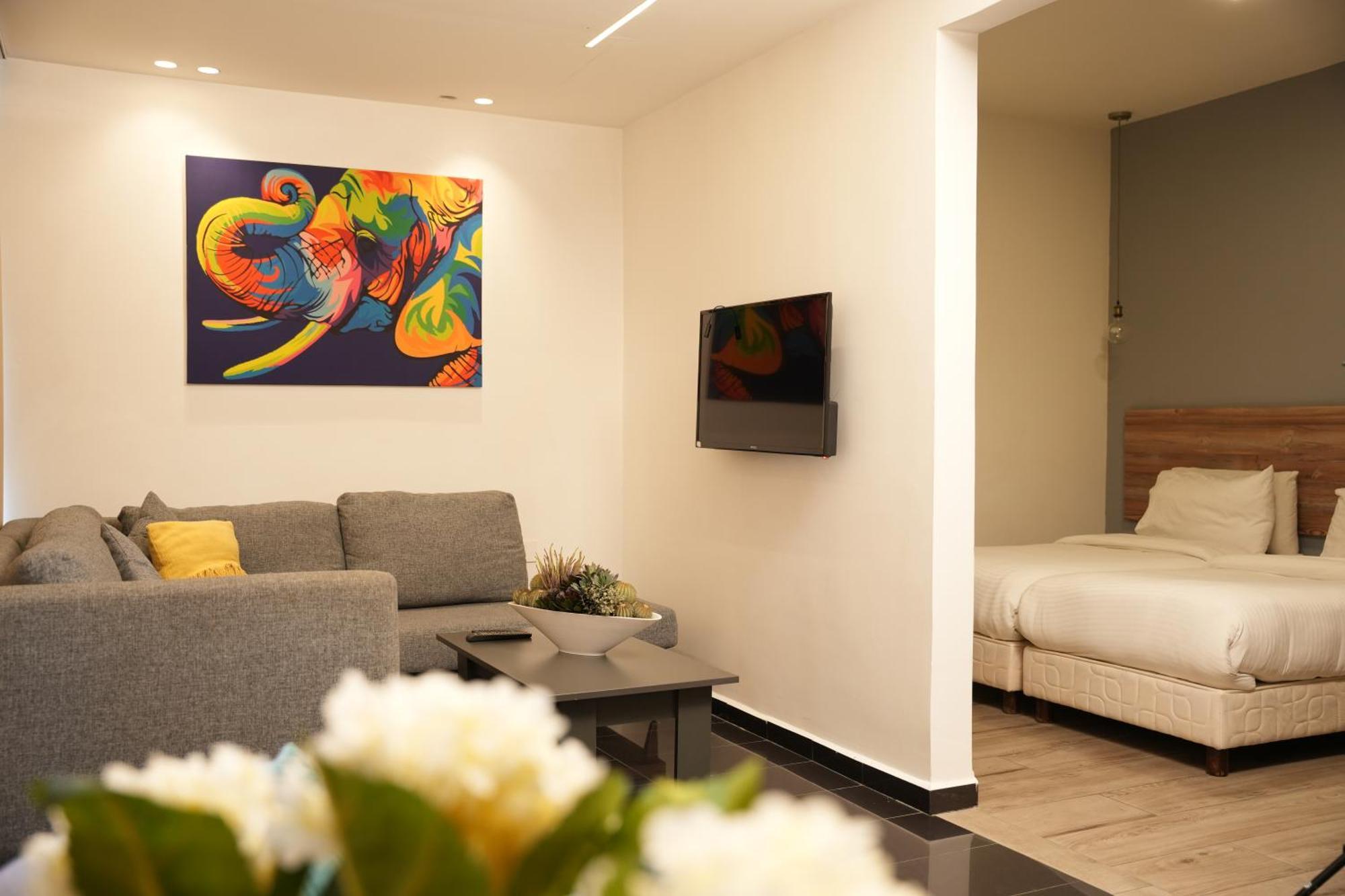 Hotel B 3*